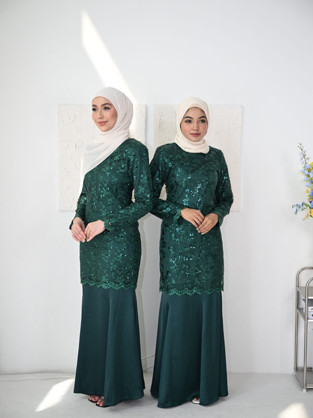 GREEN STANDING