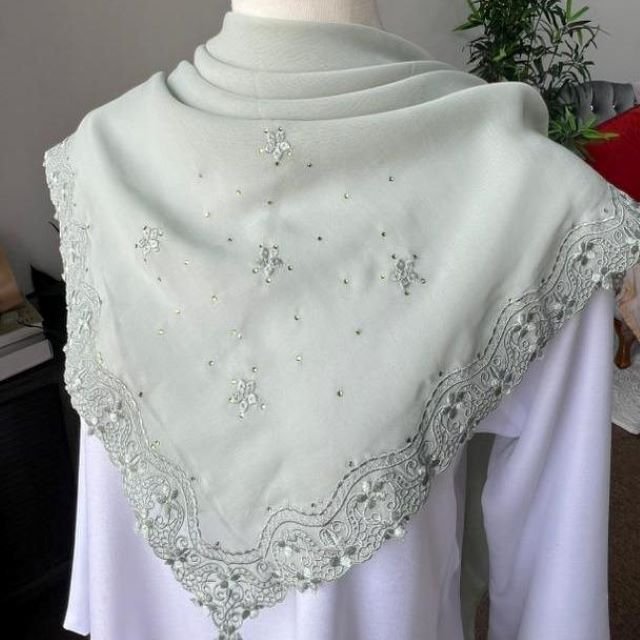 TUDUNG BAWAL SULAM KERAWANG LEENA