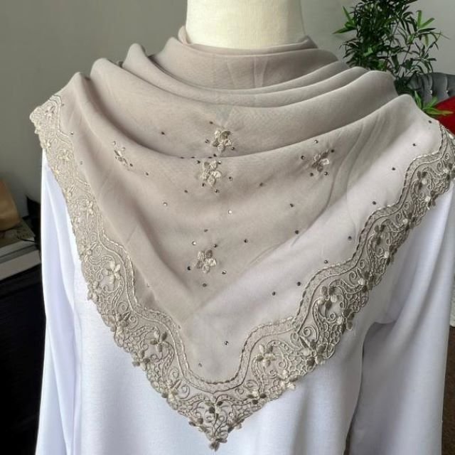 TUDUNG BAWAL SULAM KERAWANG LEENA