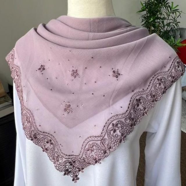 TUDUNG BAWAL SULAM KERAWANG LEENA
